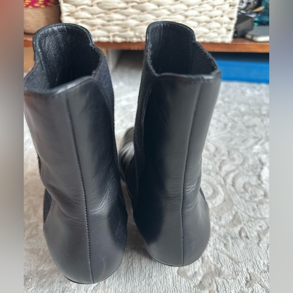 Stuart Weitzman Yuliana 60mm Chelsea Booties – Black Leather, Size 36.5 - Picture 3 of 7